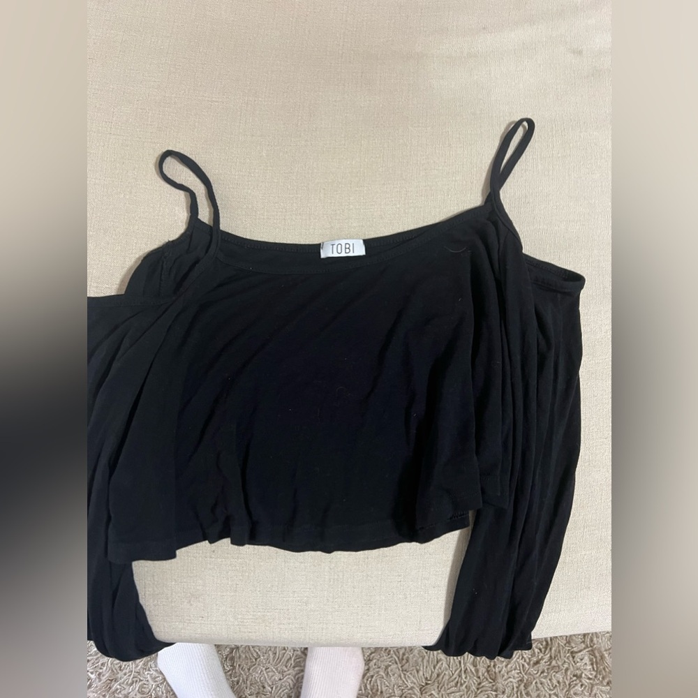 Tobi, off- the shoulder crop top